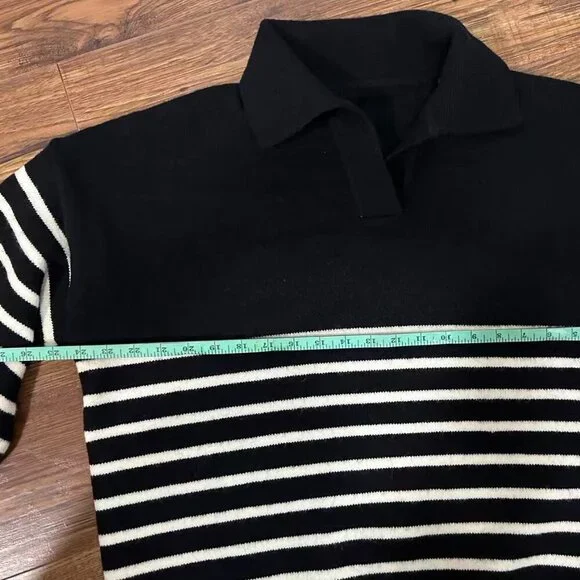 Black and White Striped Women's Sweater （L/XL） - Picture 11 of 16